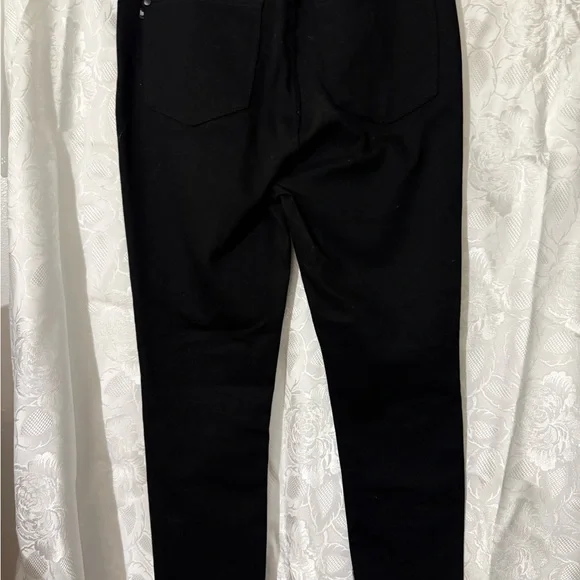 Judy Blue Women - Picture 2 of 3